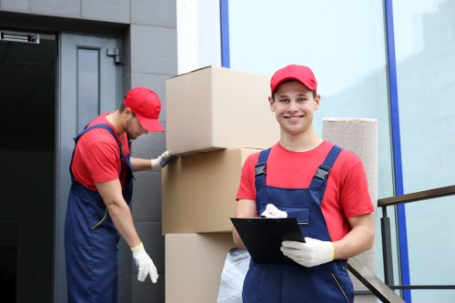 Local storage in Aldgate supporting moving, decluttering, and business use