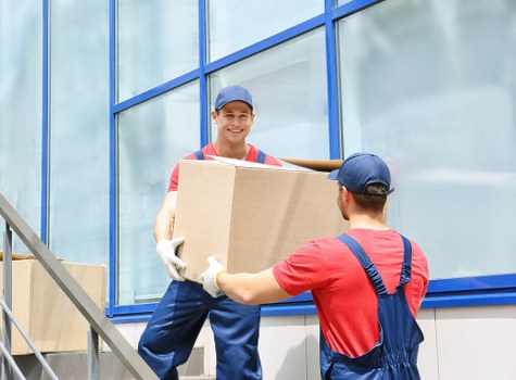 Removal van service operating in Aldgate city streets
