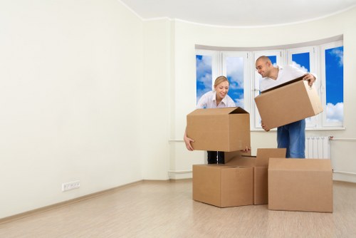 Efficient packing services in Aldgate for household and office relocation