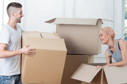 Reliable moving van support for Aldgate relocations